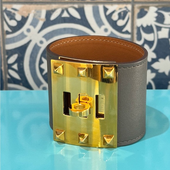 Hermes Kelly Dog bracelet Gray Leatherwith Gold Hardware